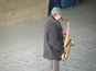  Saxophoniste sous un pont